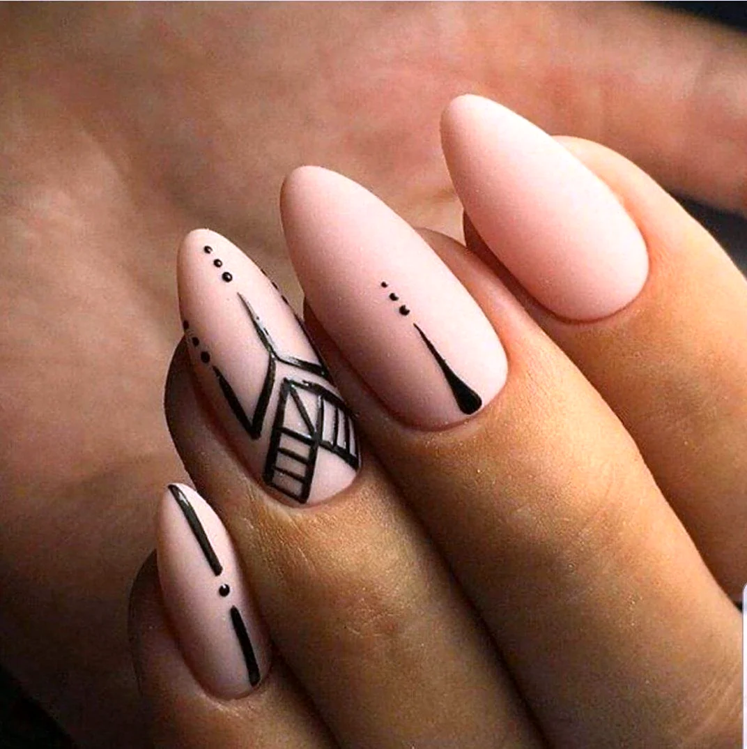 Нюдовый маникюр миндаль Минимализм