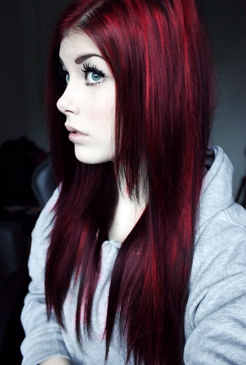 Бордове волосся