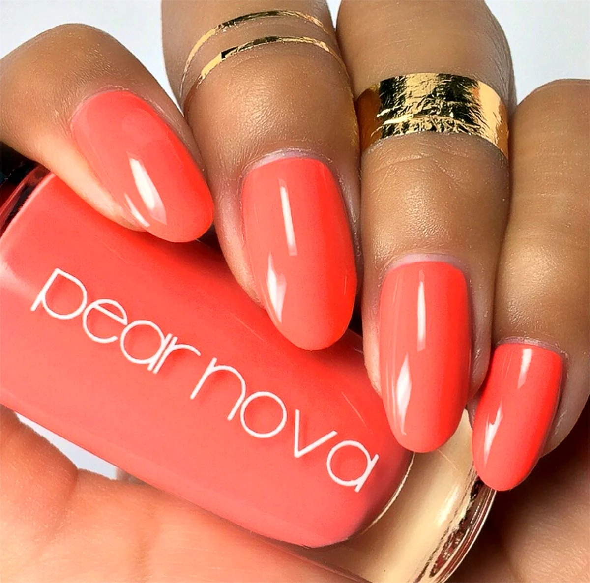 Коралловый маникюр
