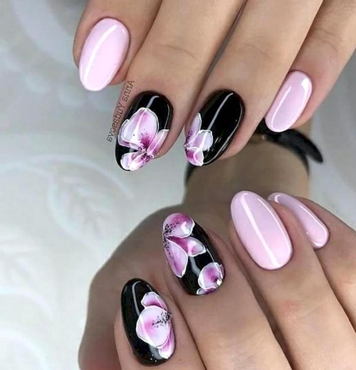 Маникюр 2025 розовый с черным