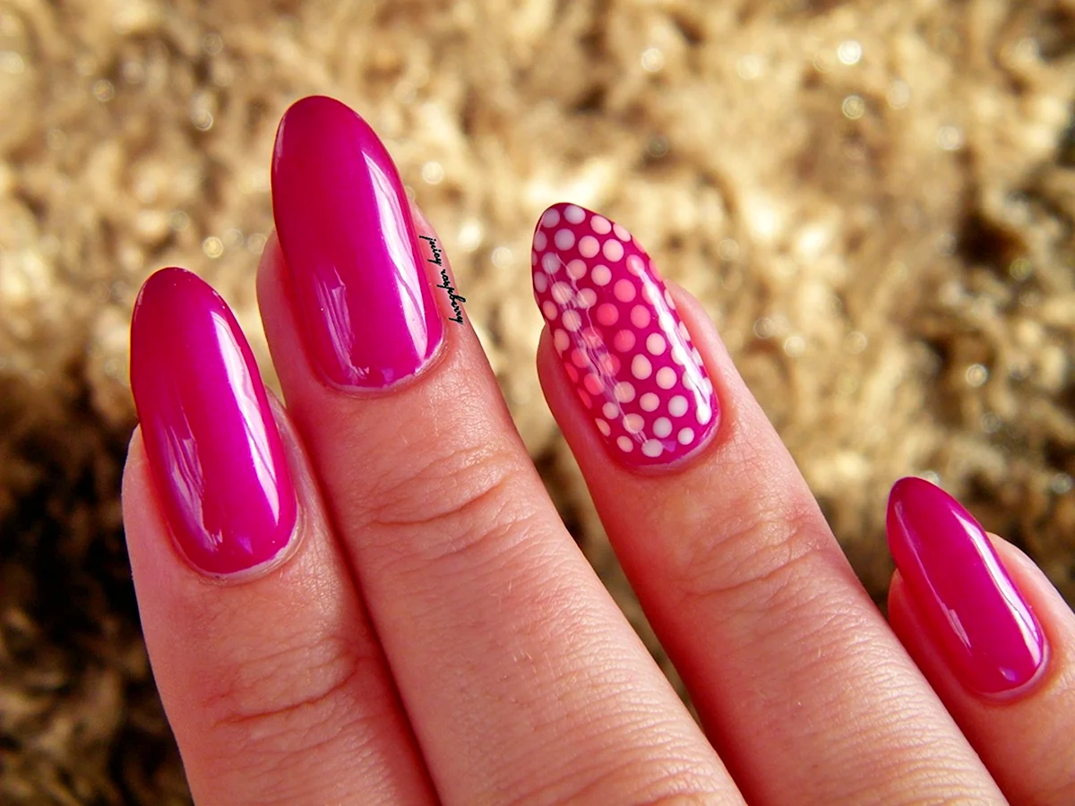 Малиновые ногти