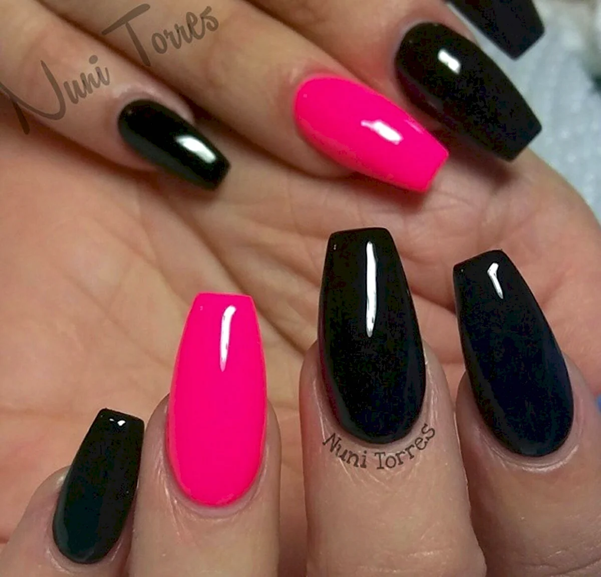 Черно-розовый маникюр