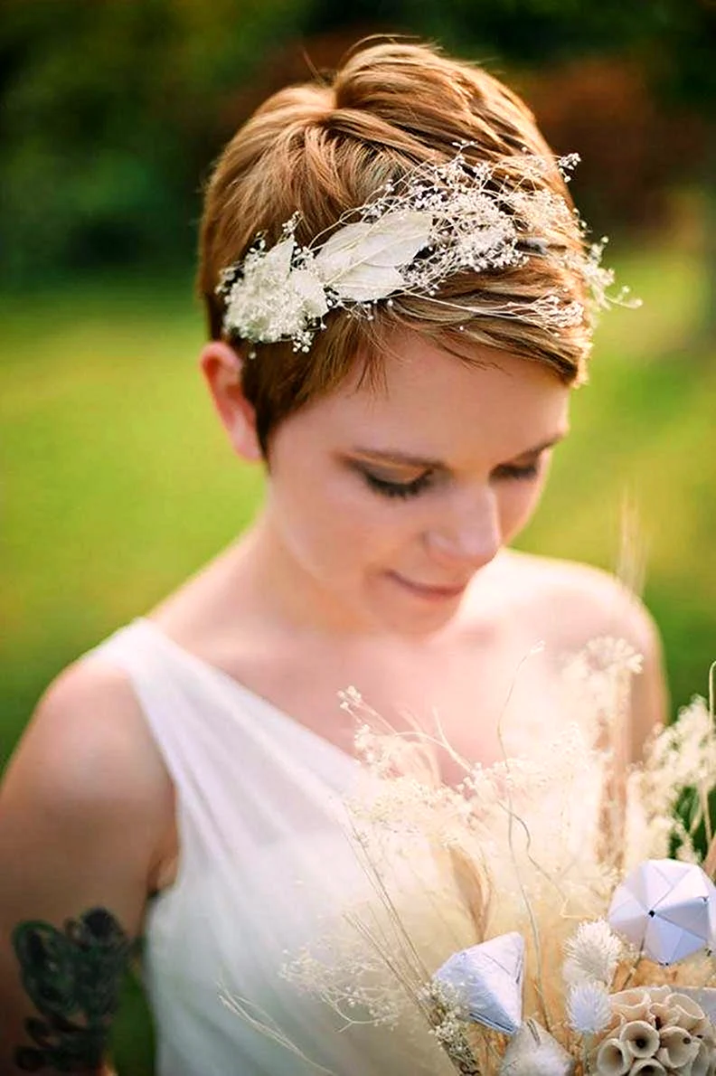 Весільні зачіски на коротке волосся
