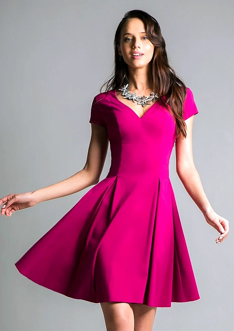 Платье цвета фуксии