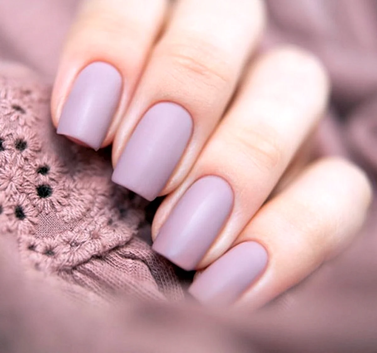 Однотонный маникюр