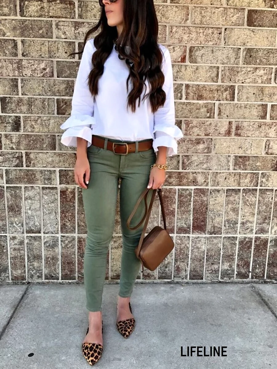 Лук с брюками цвета хаки