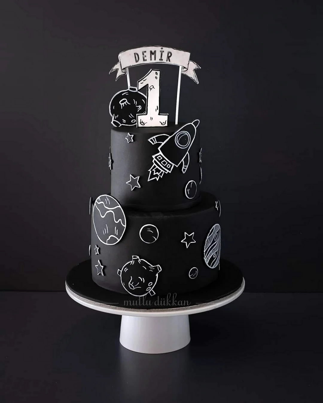 Стильный торт для мальчика