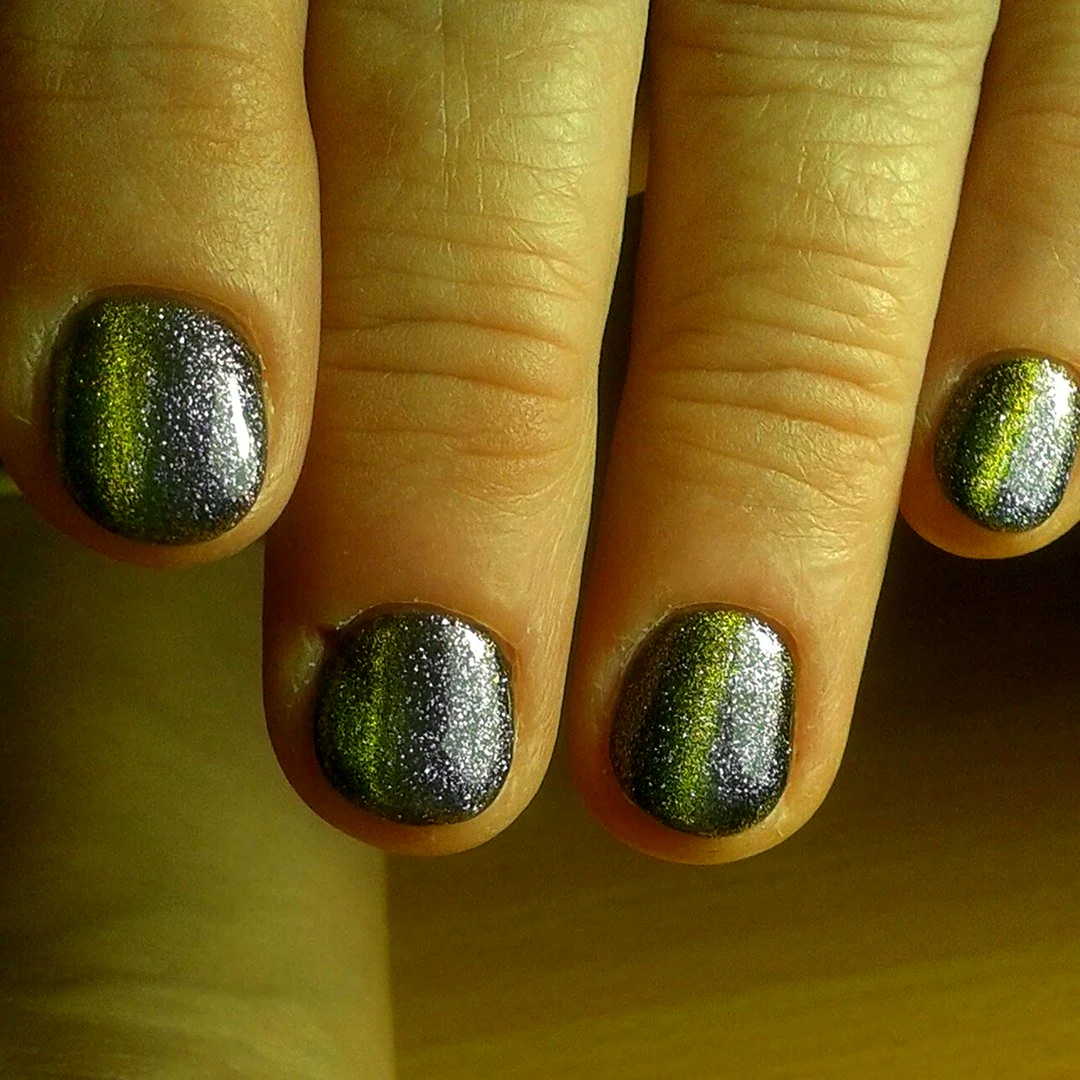 Светоотражающий гель лак маникюр