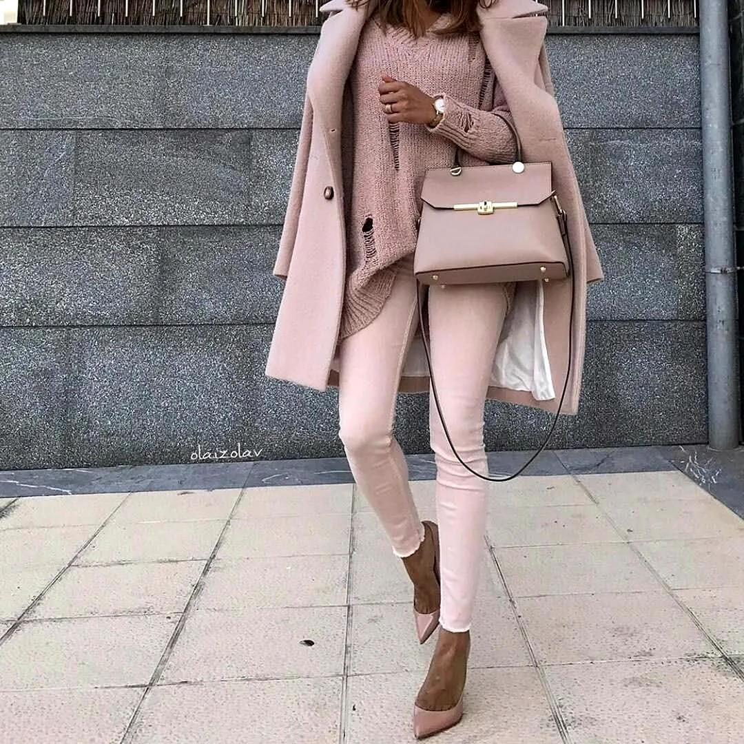 Бежевая одежда для девушек