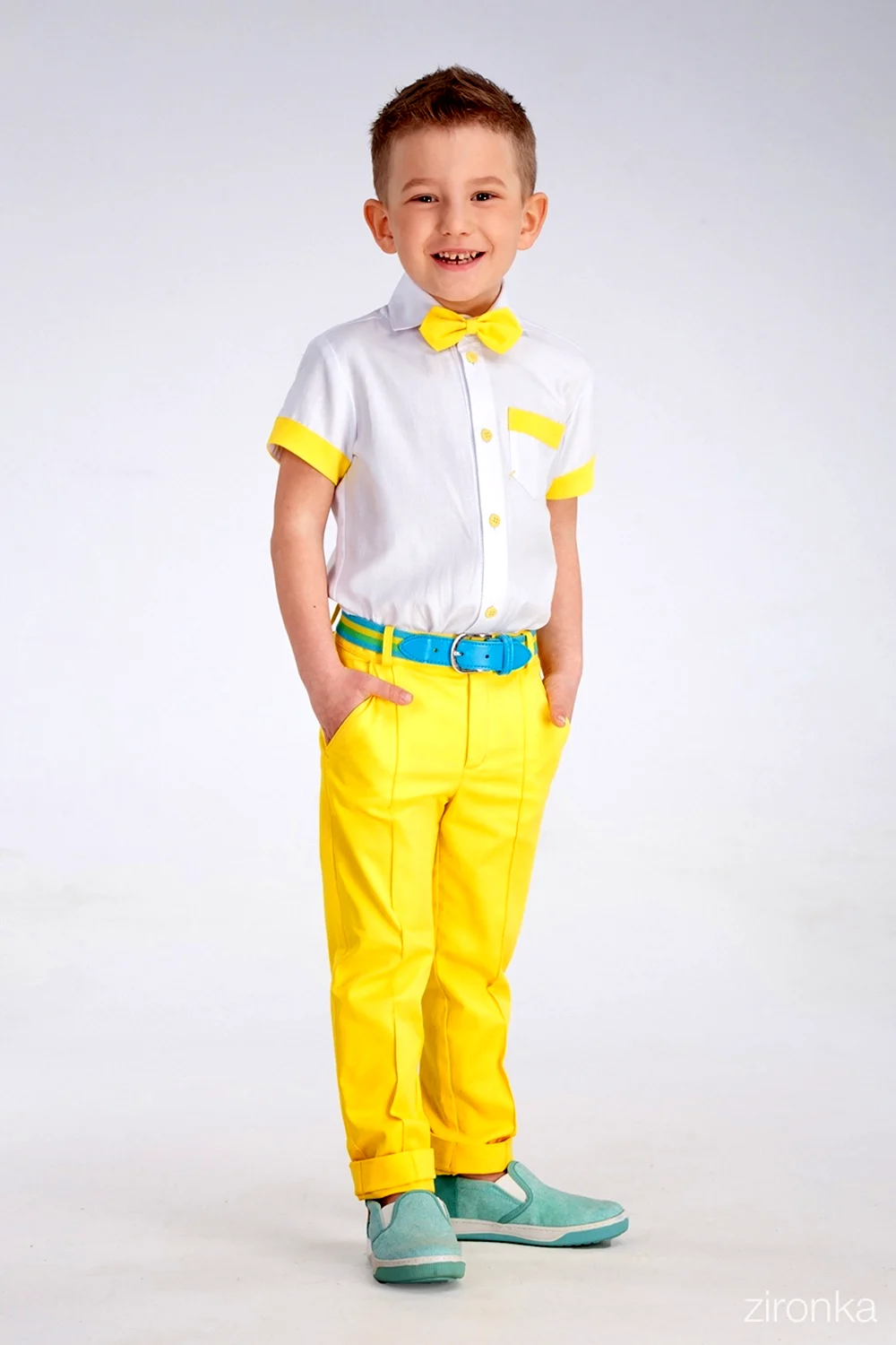 Желтый костюм для мальчика