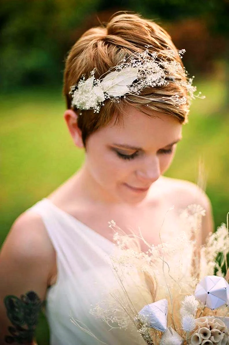 Весільні зачіски на коротке волосся