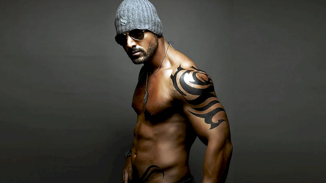 Джон Абрахам тату