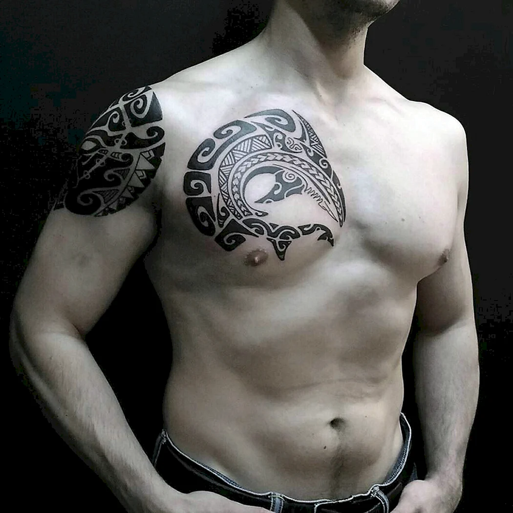 Тату на груди мужские