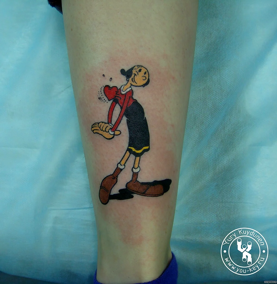 Мультяшные тату на ноге
