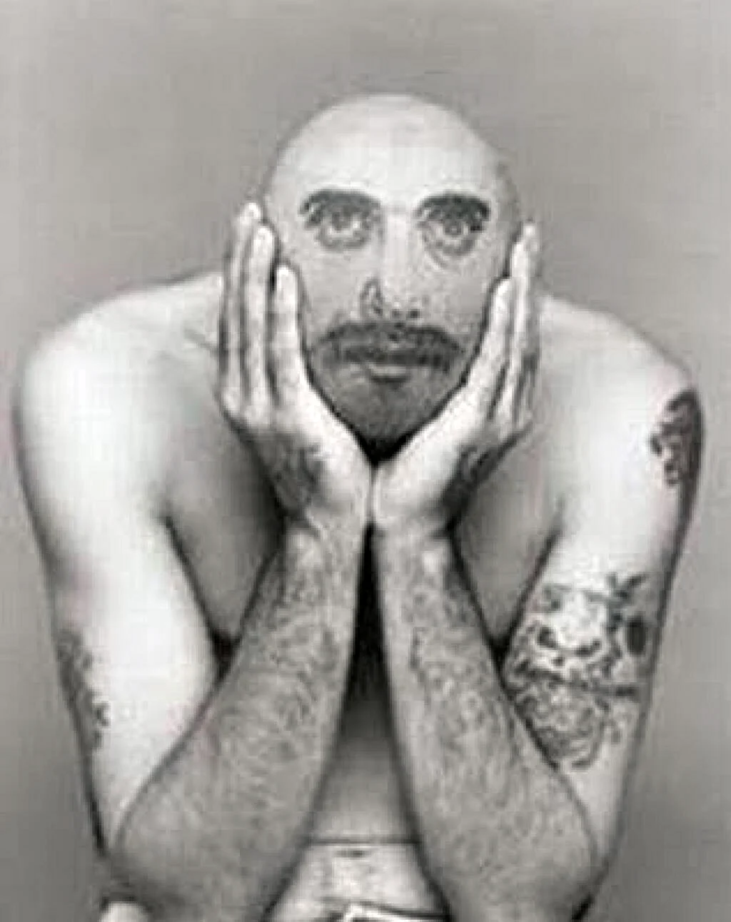 Тату на лысой голове