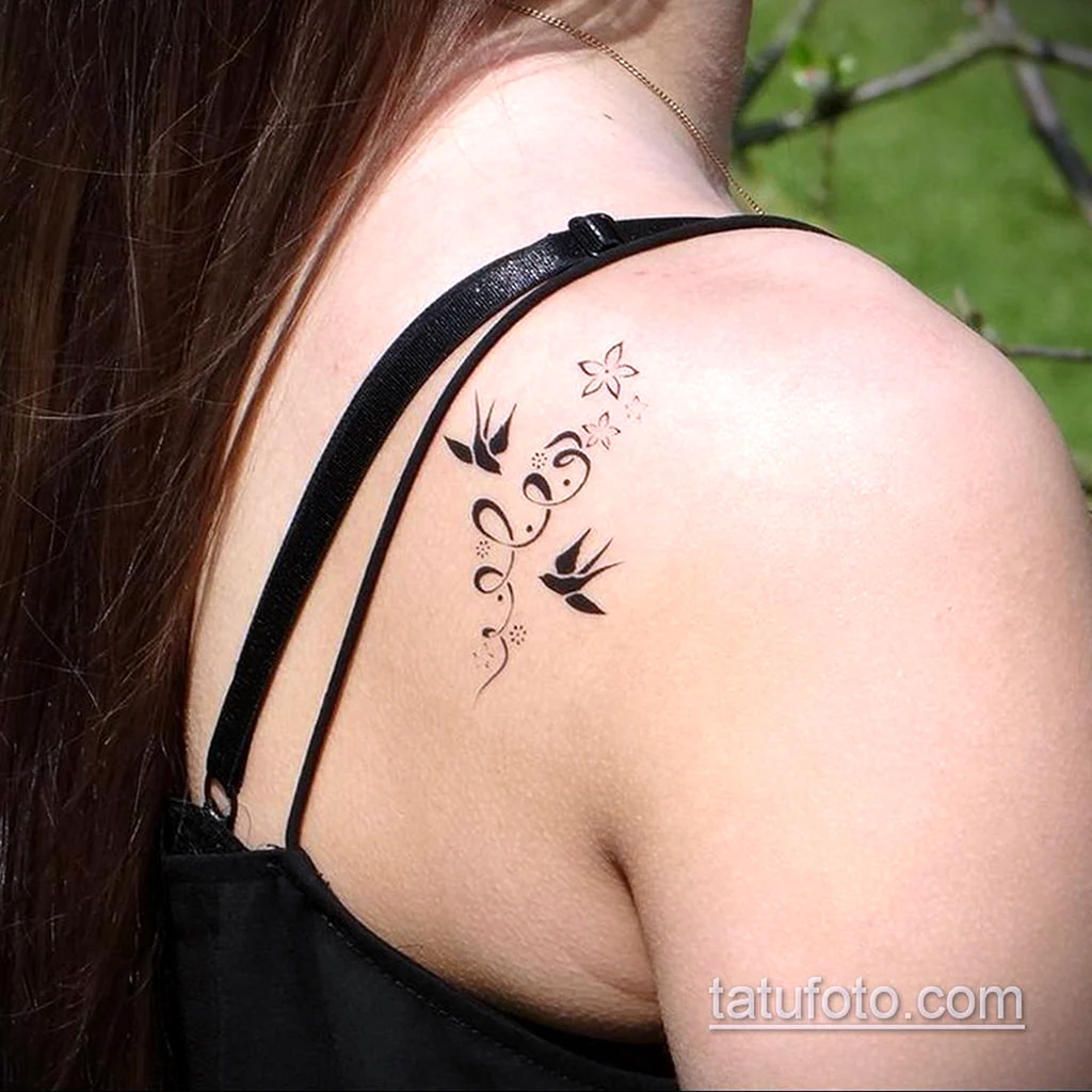 Тату на лопатке