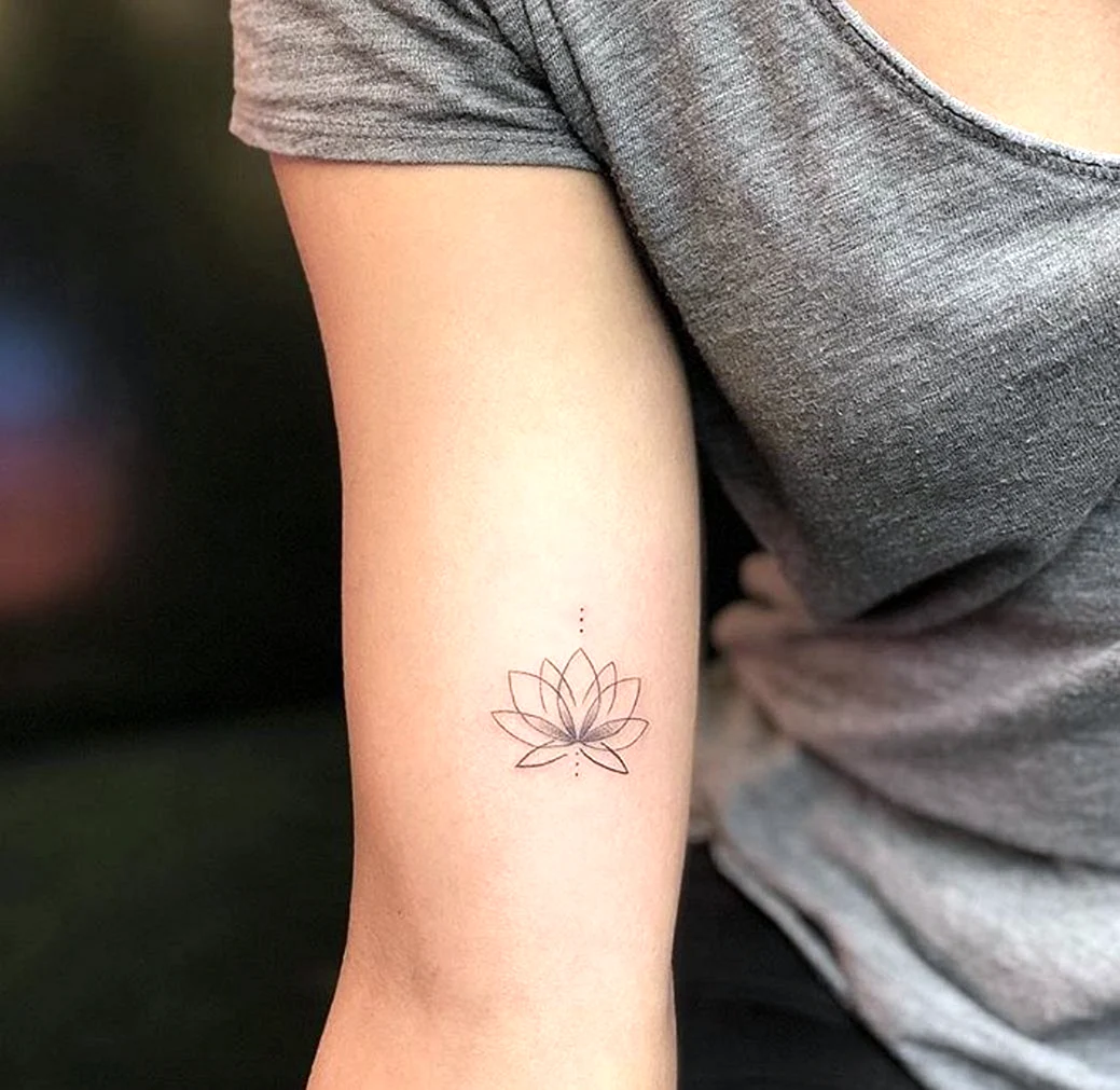 Тату Лотос маленький