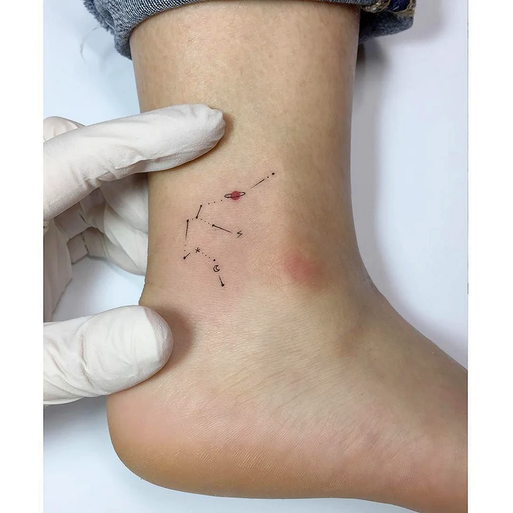 Тату Созвездие на щиколотке