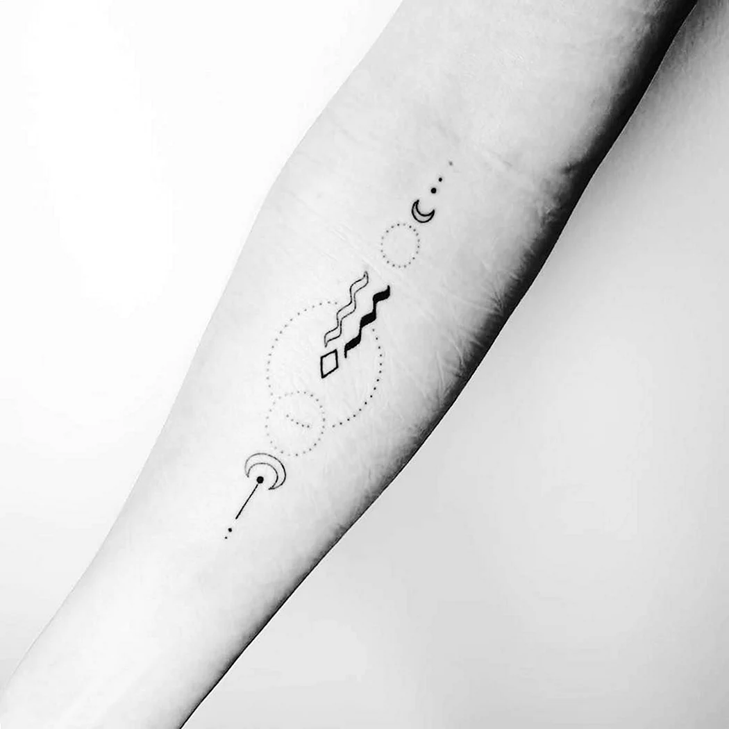 Созвездие Водолея тату на запястье