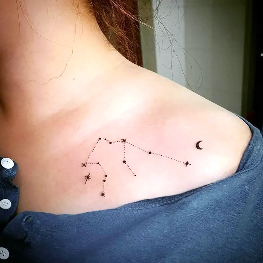 Тату Созвездие Водолея для девушек