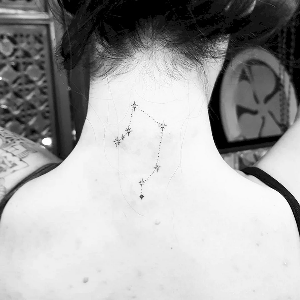 Тату Созвездие на шее