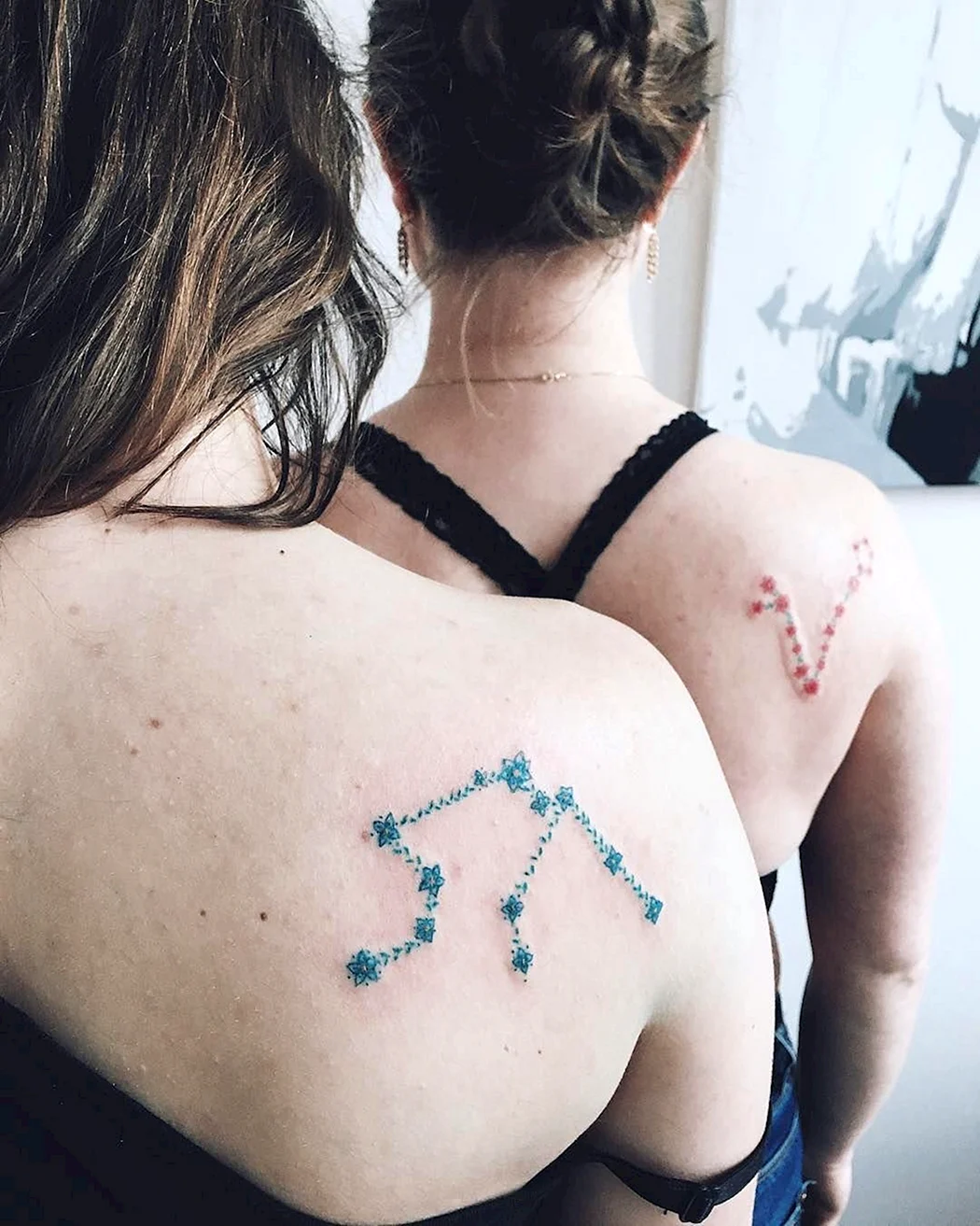 Тату Созвездие Водолея для девушек