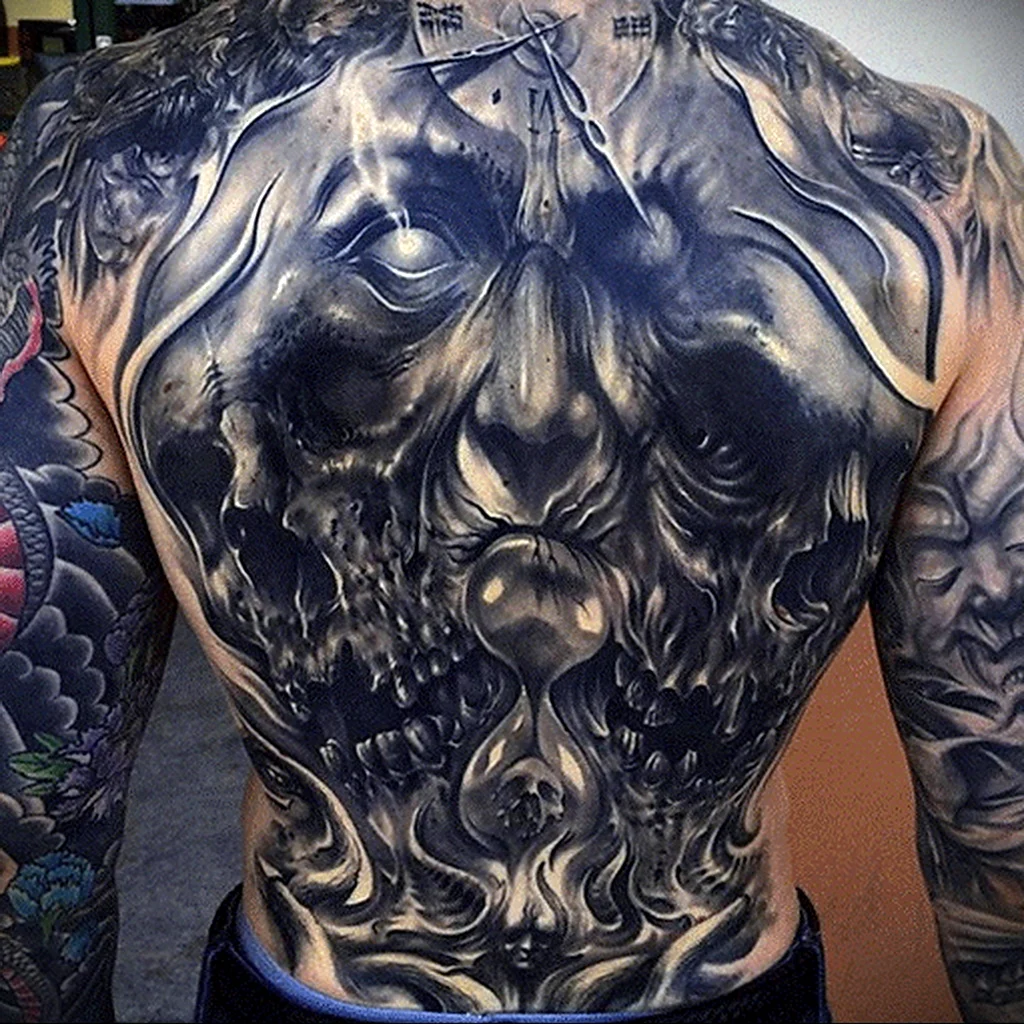 Тату на спине