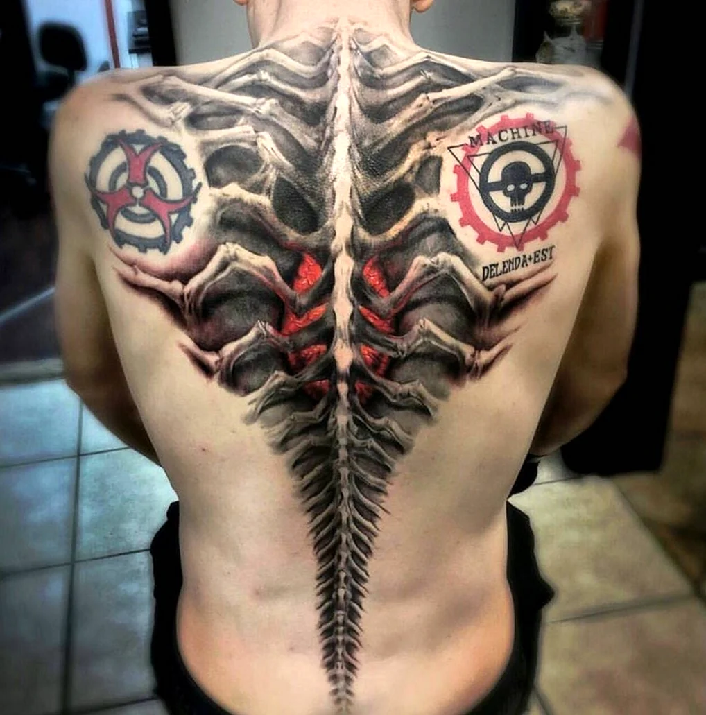 Тату на спине