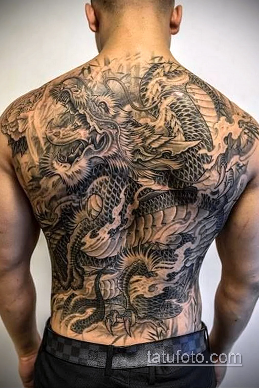 Тату на спине