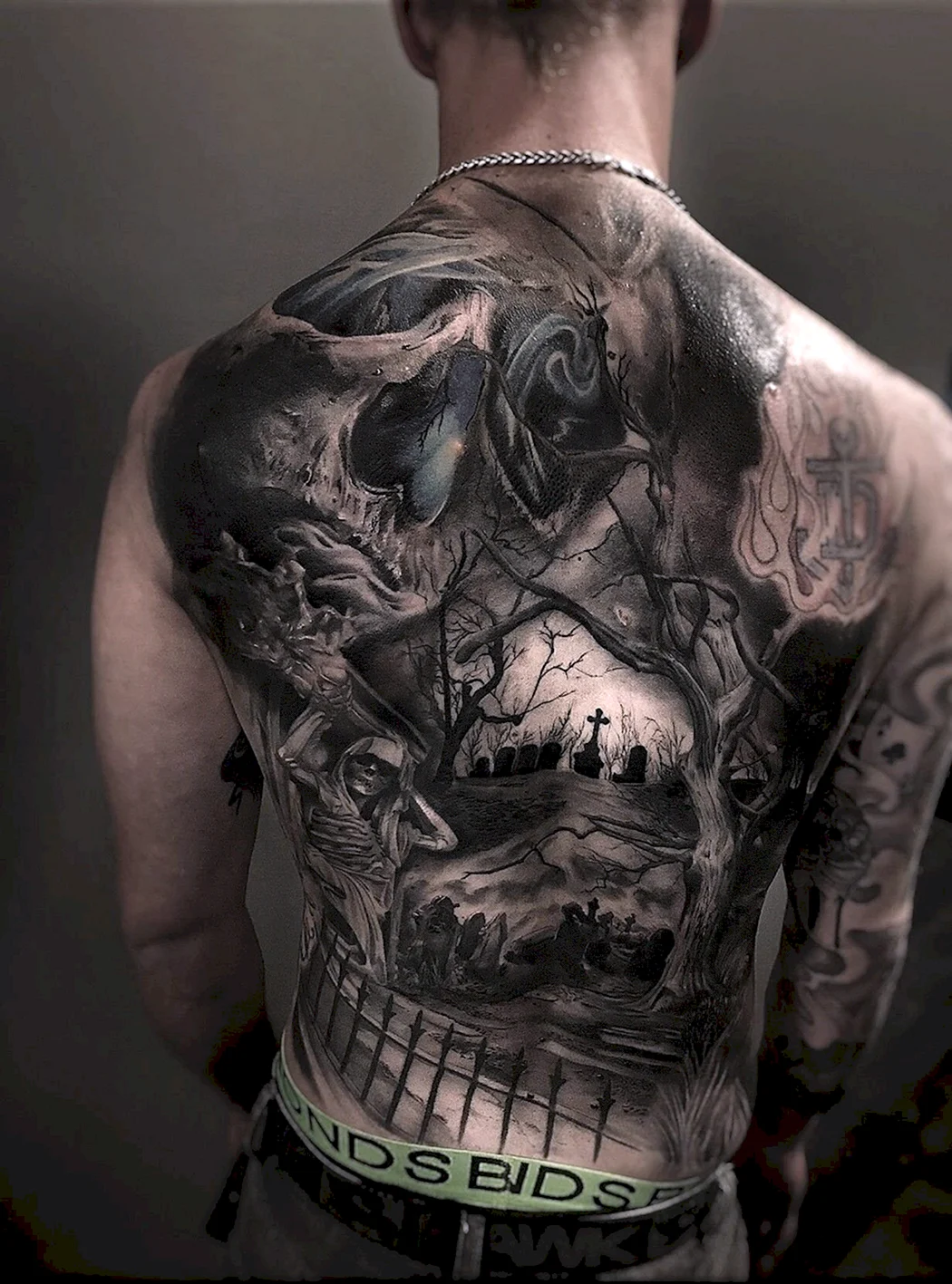 Тату на всю спину