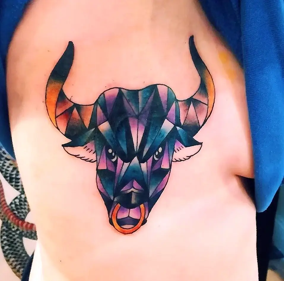 Татуировка бык для девушки