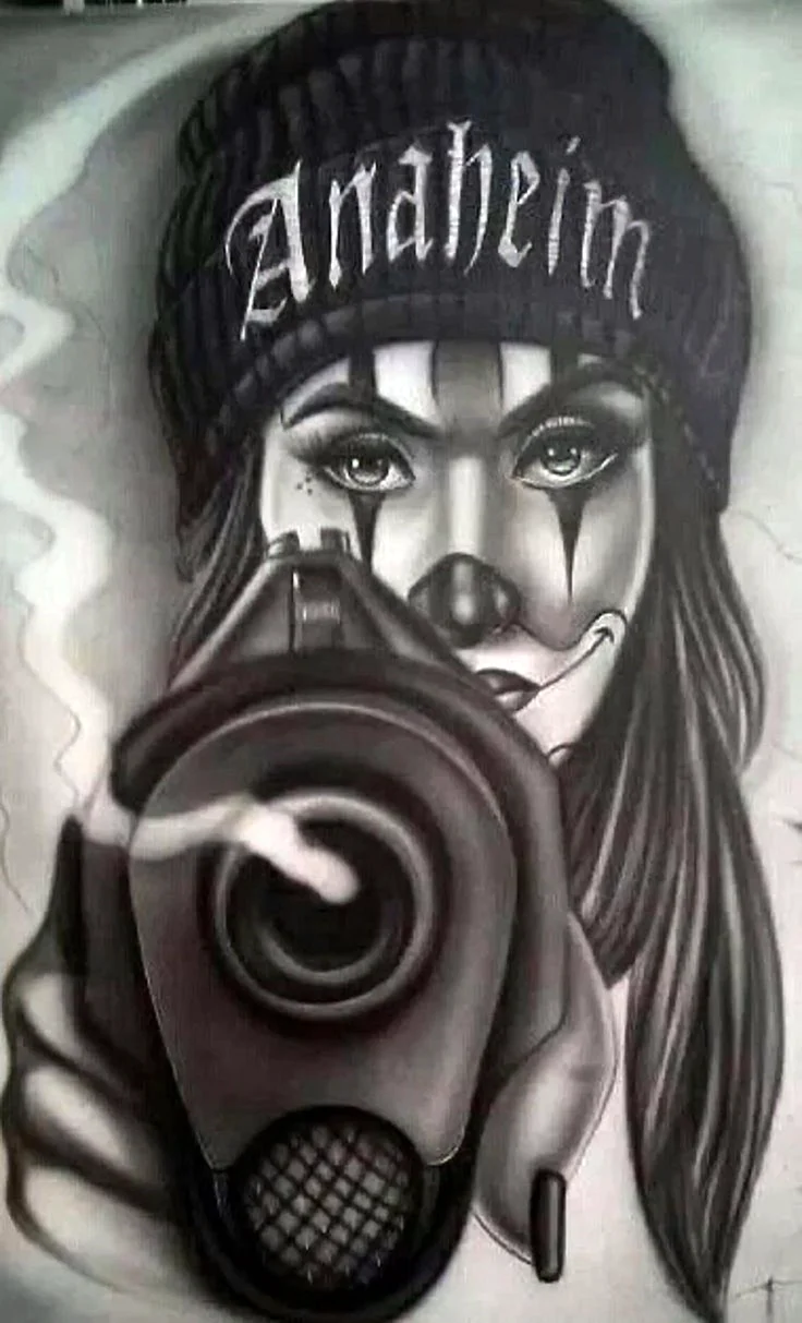 Чикано девушка с пистолетом