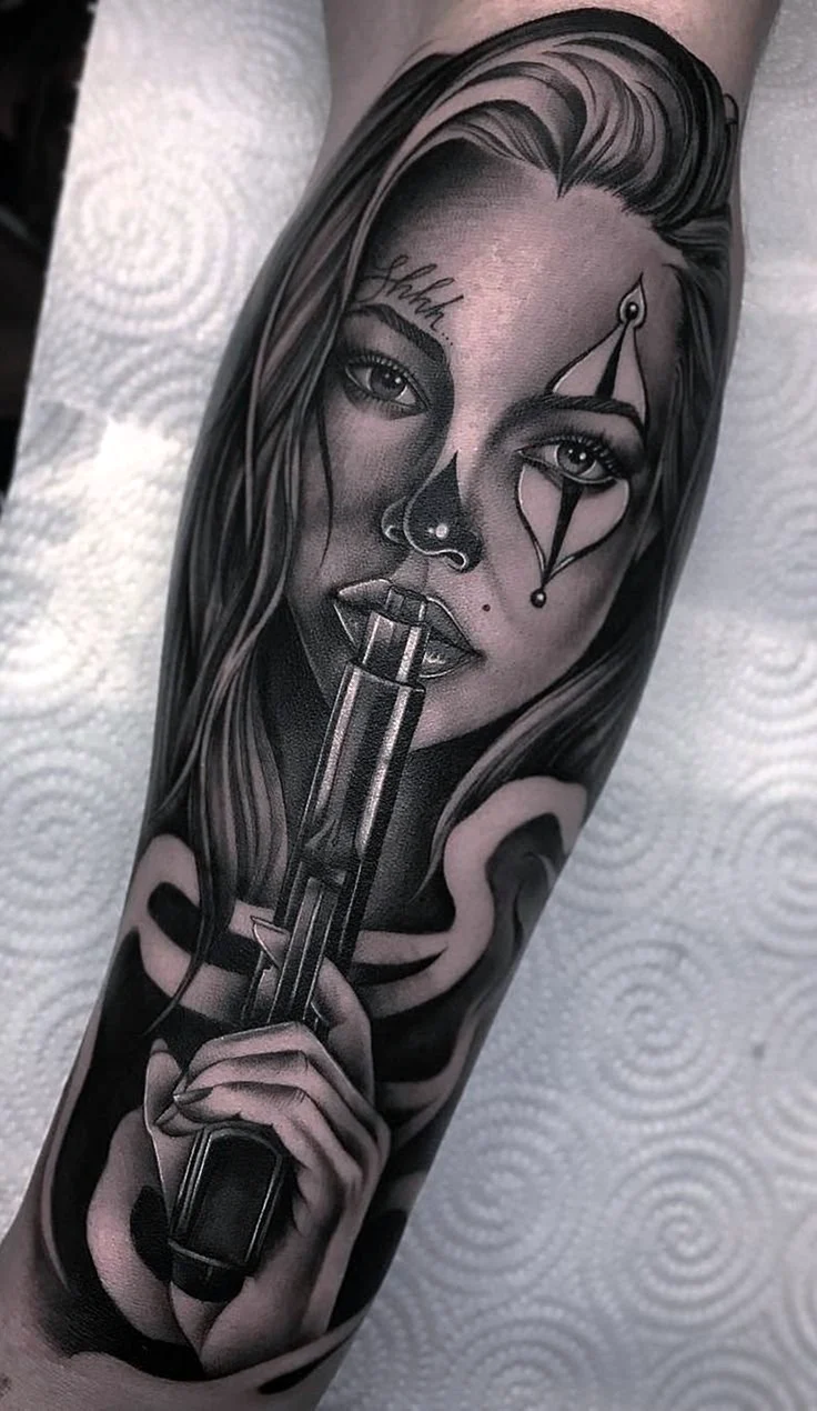 Баба с пистолетом тату