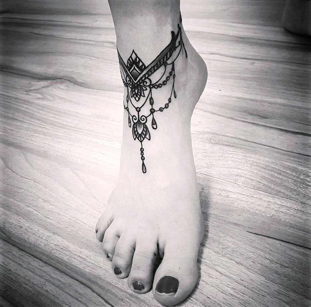 Тату браслет на ноге