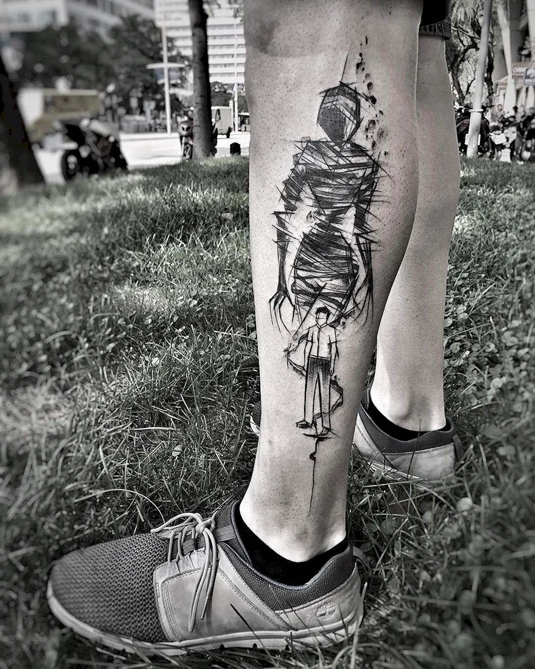 Тату в стиле скетч на икре