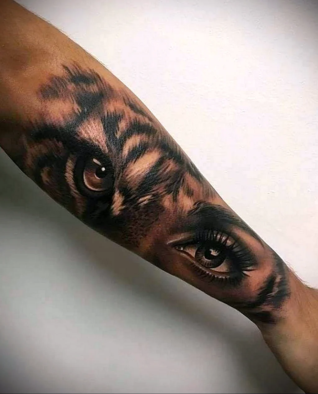 Тату глаза на руке