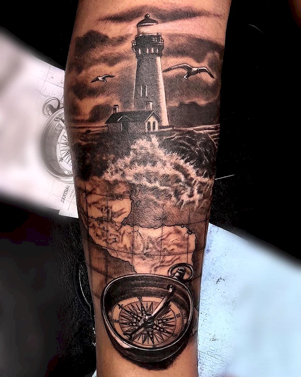 Тату компас