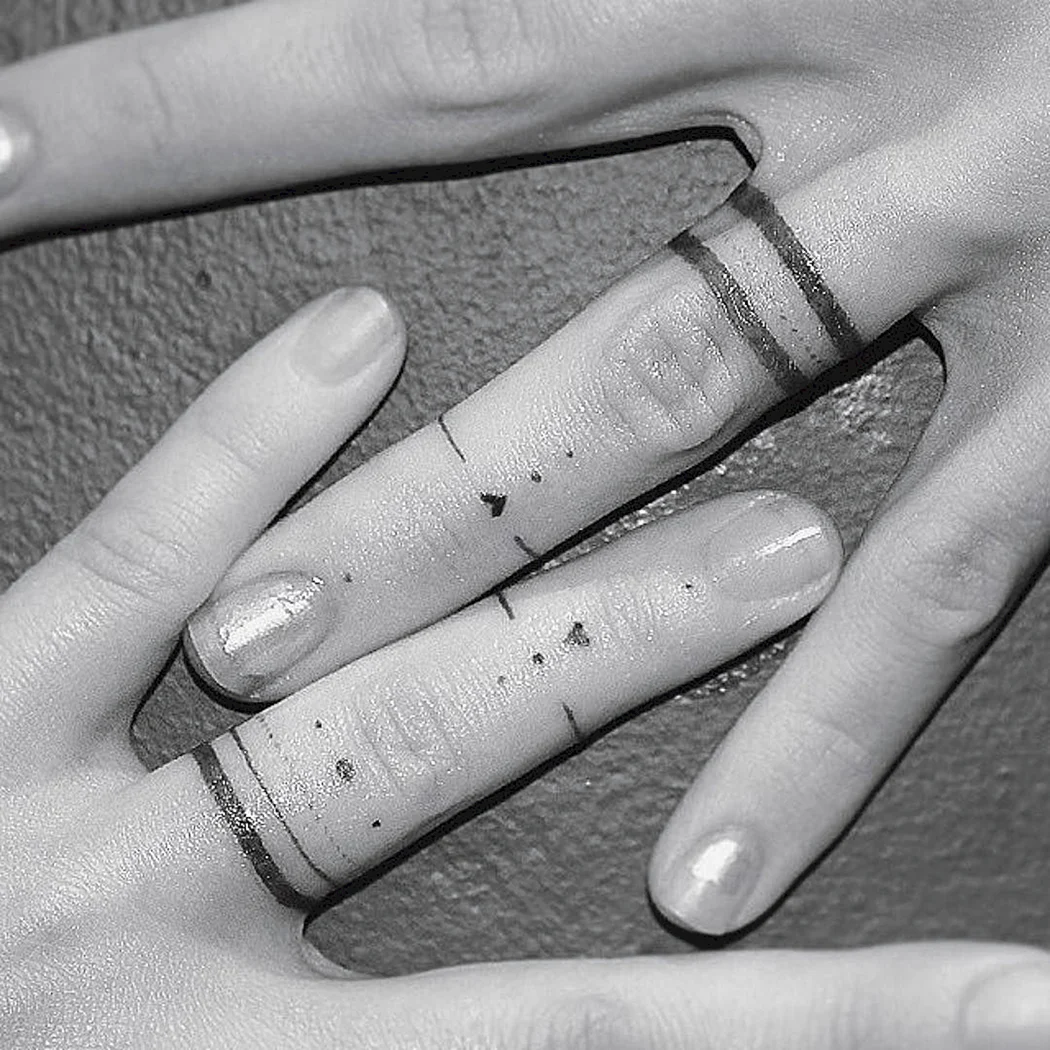 Тату кольца на пальцах