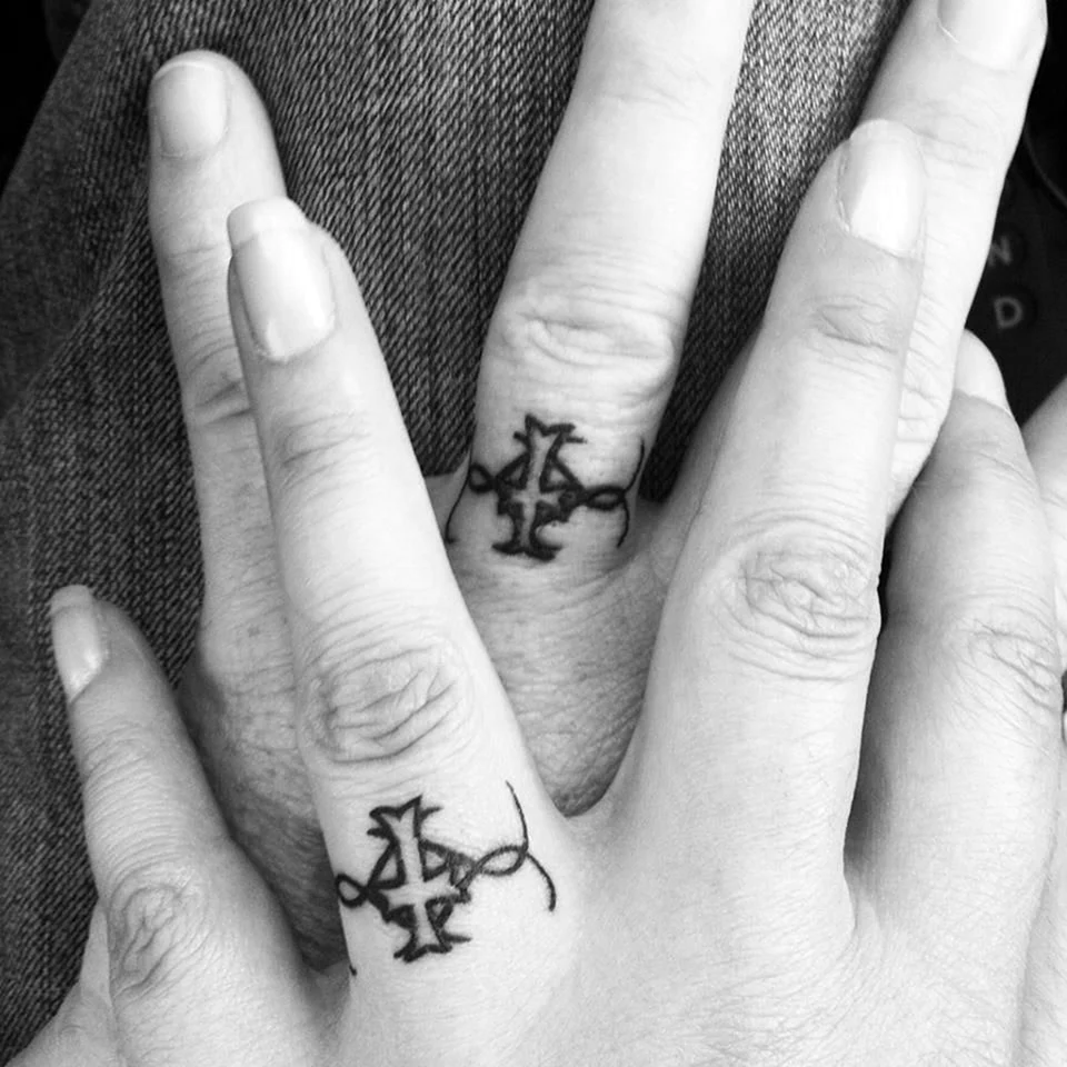 Тату на безымянном пальце для мужчин