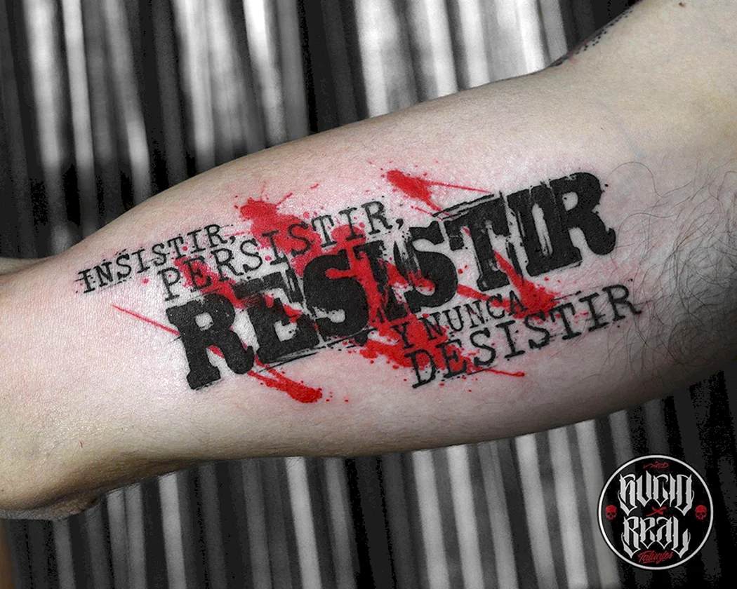 Тату надписи в стиле трэш