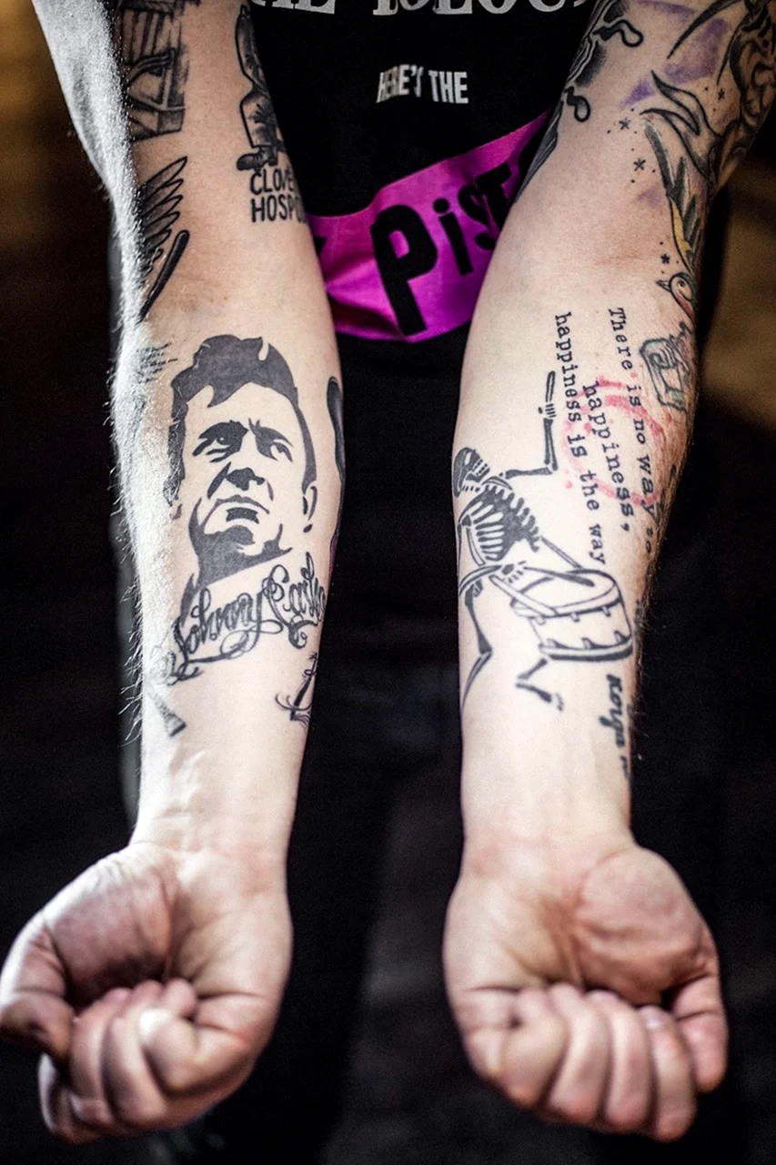 Тату надпись панк рок
