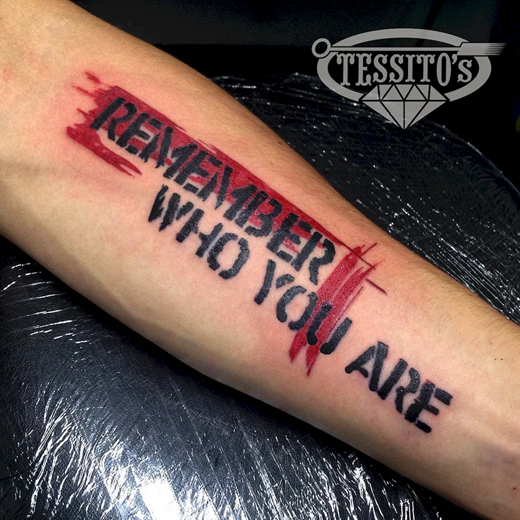 Тату надписи в стиле трэш