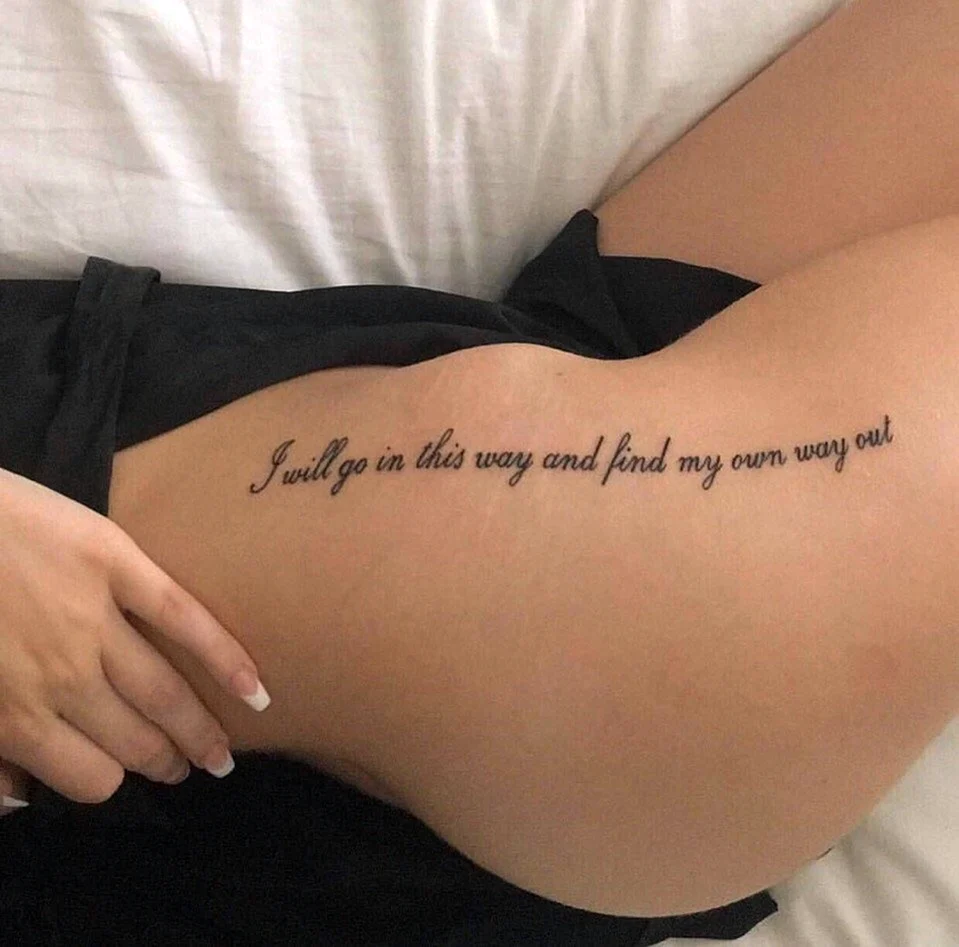 Красивые надписи для тату на бедре
