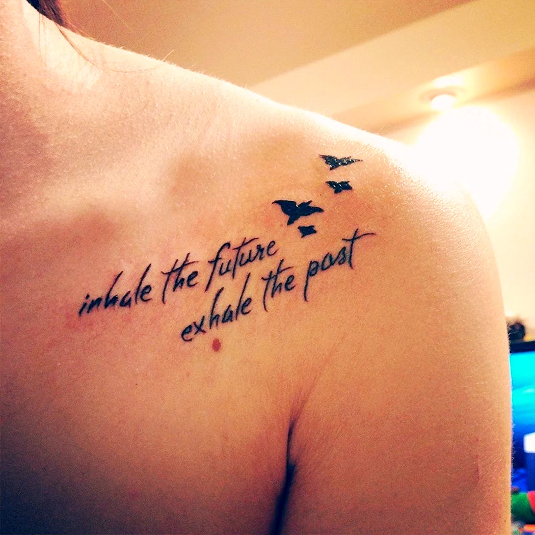 Птица с надписью Татуировка