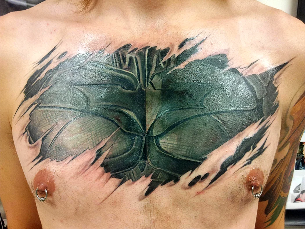 Тату на груди