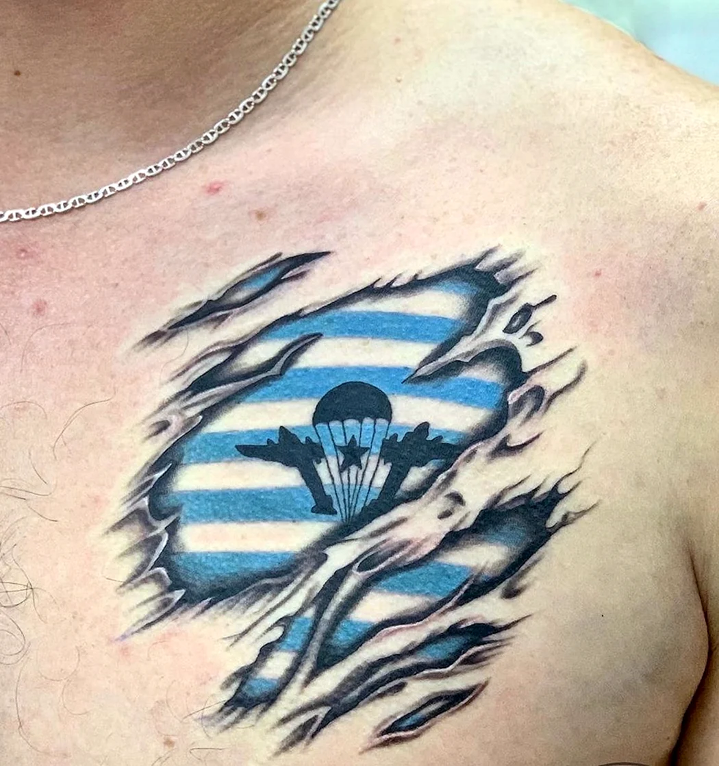 Тату ВДВ на груди