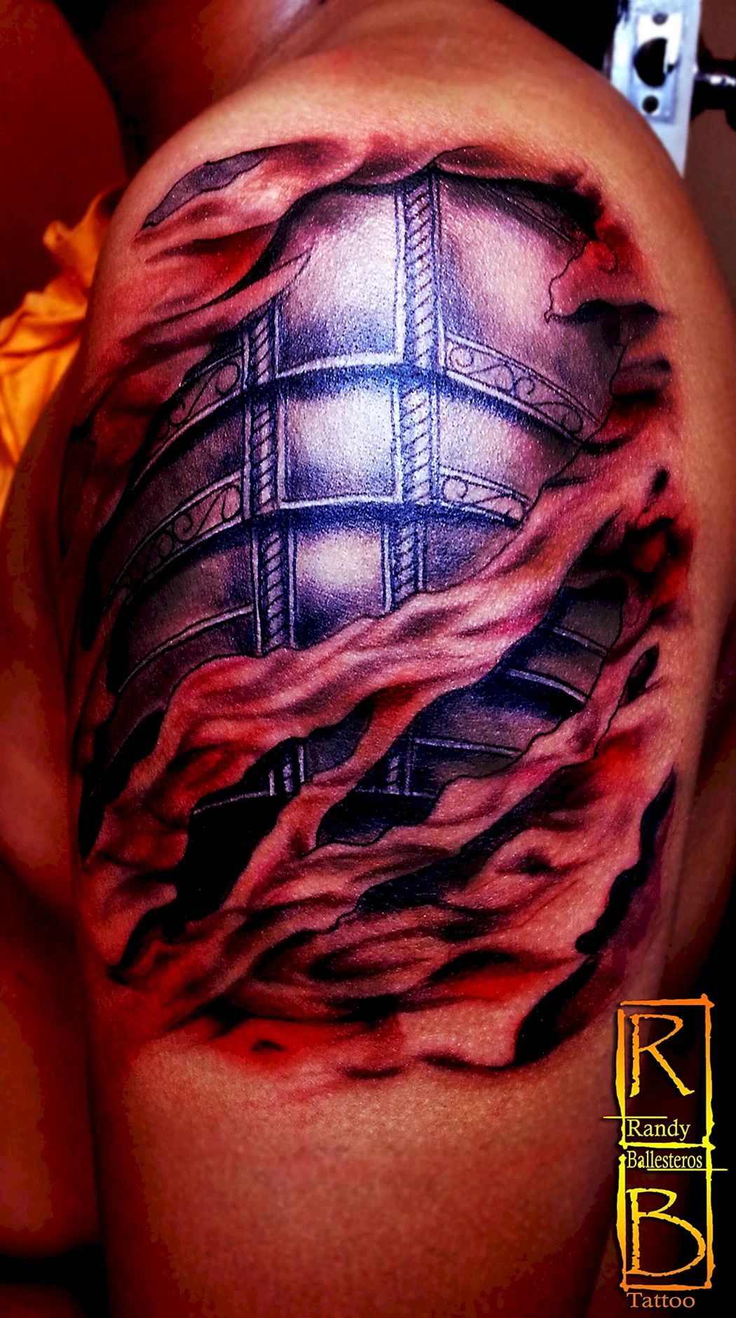 Тату на плече