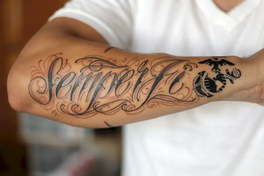 Смелым судьба помогает тату на предплечье