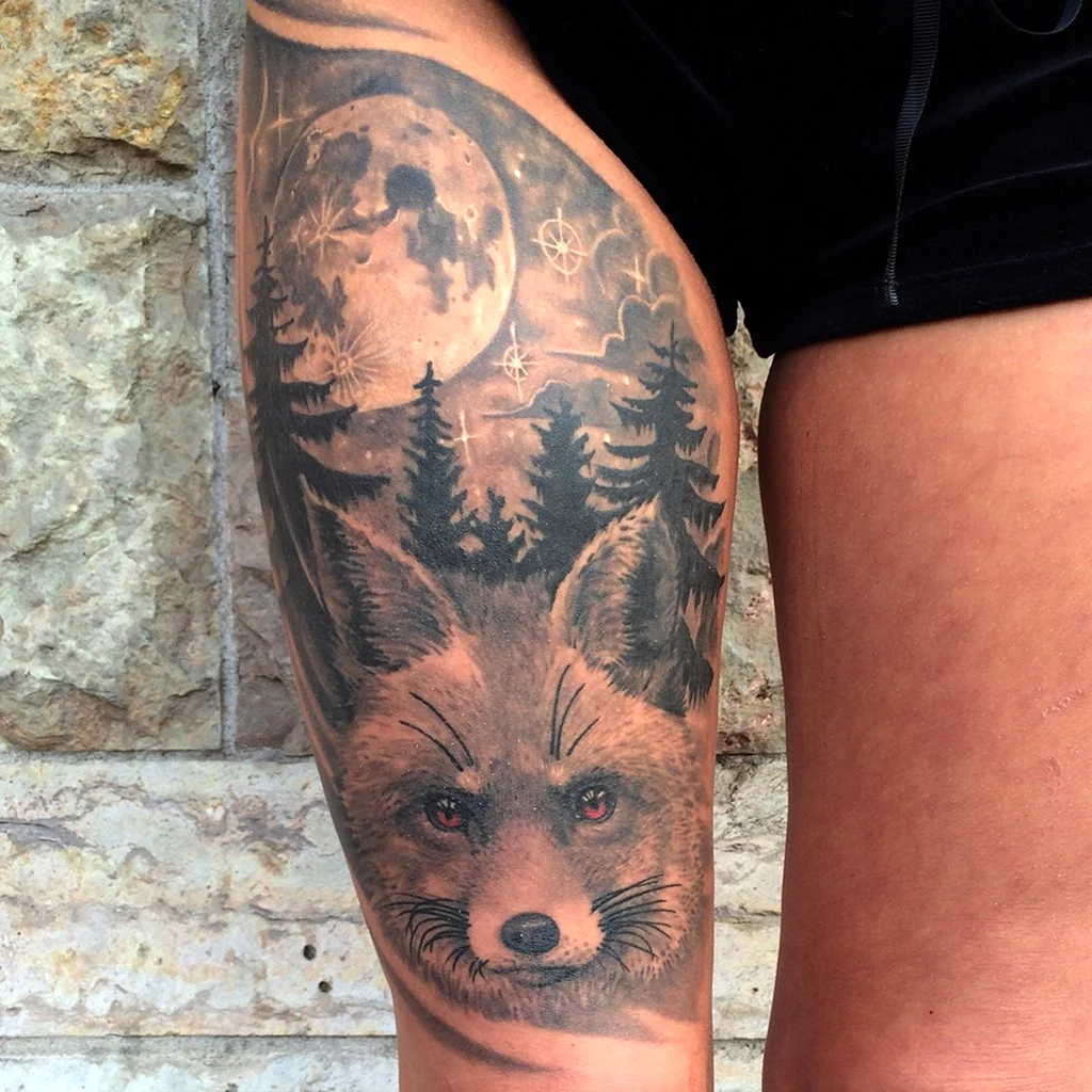 Тату лисы на бедре