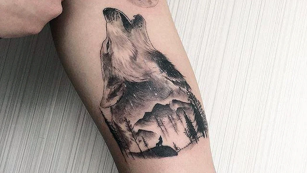 Тату волк на запястье